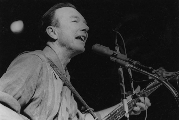 Pete Seeger at a peace rally in New York City, 1965. Photo by Diana Davies, Ralph Rinzler Folklife Archives