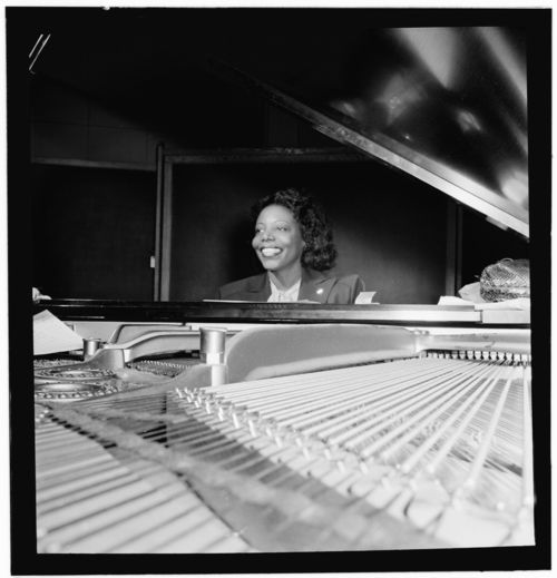 Portrait of Mary Lou Williams, CBS studio, New York, N.Y., ca. April 1947. Courtesy of William P. Gottlieb/Ira and Leonore S. Gershwin Fund Collection, Music Division, Library of Congress